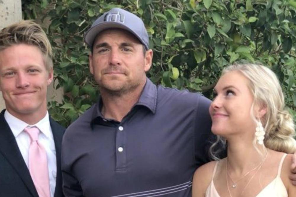 NIJE NI ČUDO ŠTO JE NAPRAVIO OVAKVU FACU: Ovaj ćale je objavio fotografiju sa ćerkine mature, a jedan DETALJ je sve zabrinuo! (FOTO)