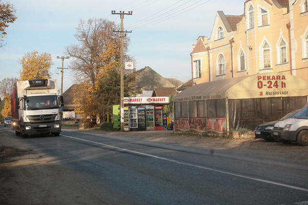 STRAH NAS JE OD ŠEŠELJA, LJUDI ĆE SE ZAKLJUČATI U KUĆE AKO ON DOĐE: Nemir u srcima ljudi u Hrtkovcima zbog najavljenog dolaska lidera SRS!