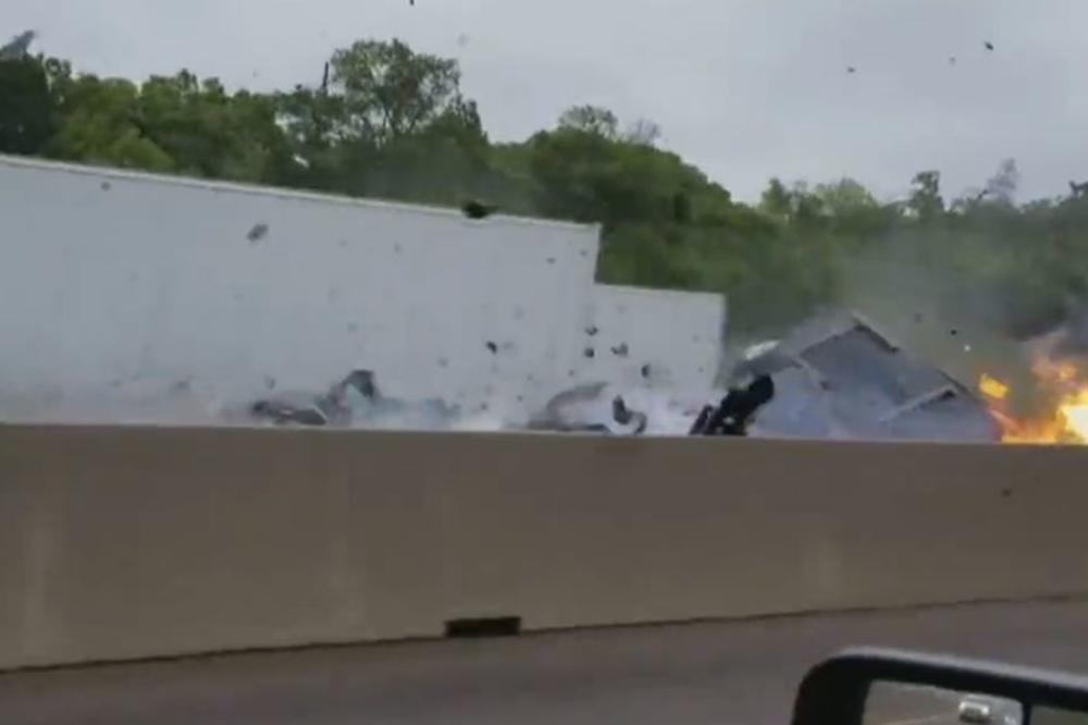 HAOS I TRAGEDIJA NA AUTO PUTU: Manijak je jurio u SUPROTNOM SMERU, a onda se desio PAKAO! (VIDEO)