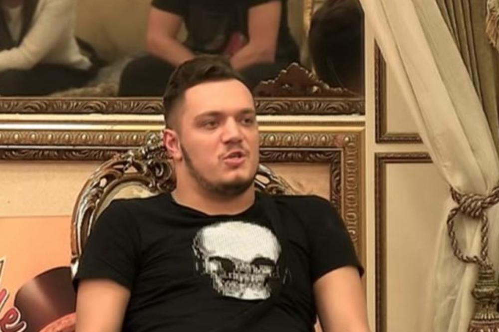 IZGLEDA NEPREPOZNATLJIVO! Gastoz objavio FOTKU iz tinejdžerskih dana pa NASMEJAO pratioce do SUZA! (FOTO)