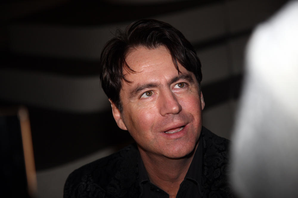 POZNATI PEVAČ SE RAZVODI ČETVRTI PUT? Evo šta njegova 25 godina mlađa žena objavljuje, svi u ŠOKU