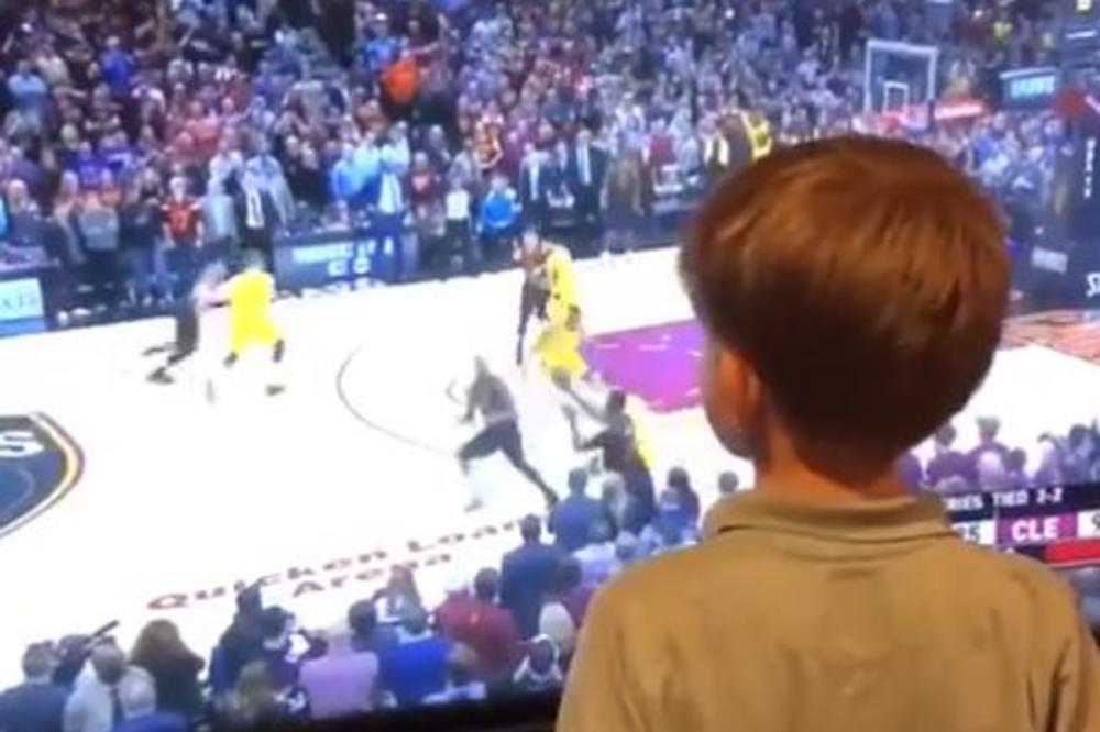 BEZ SEKIRACIJE! Mali navijač Klivlenda nije ni pogledao Lebronov poslednji šut, jer je ZNAO ŠTA ĆE SE DESITI! (VIDEO)