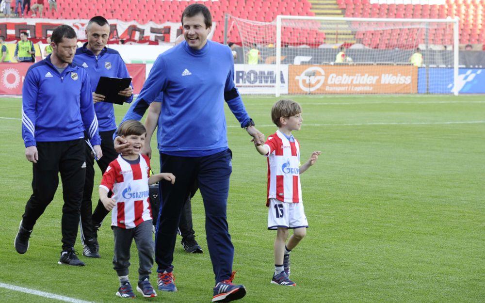 Nenad Lalatović sa decom  