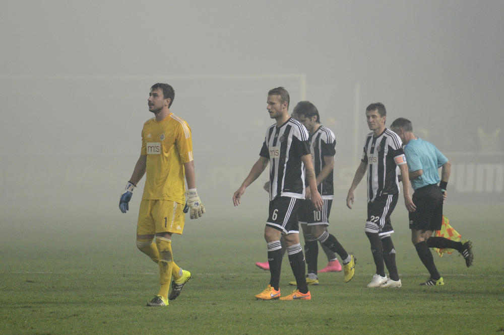 PONOVO OBLAČI CRNO-BELU OPREMU: Pominje se plata od 400.000, a evo šta on kaže o svemu tome!