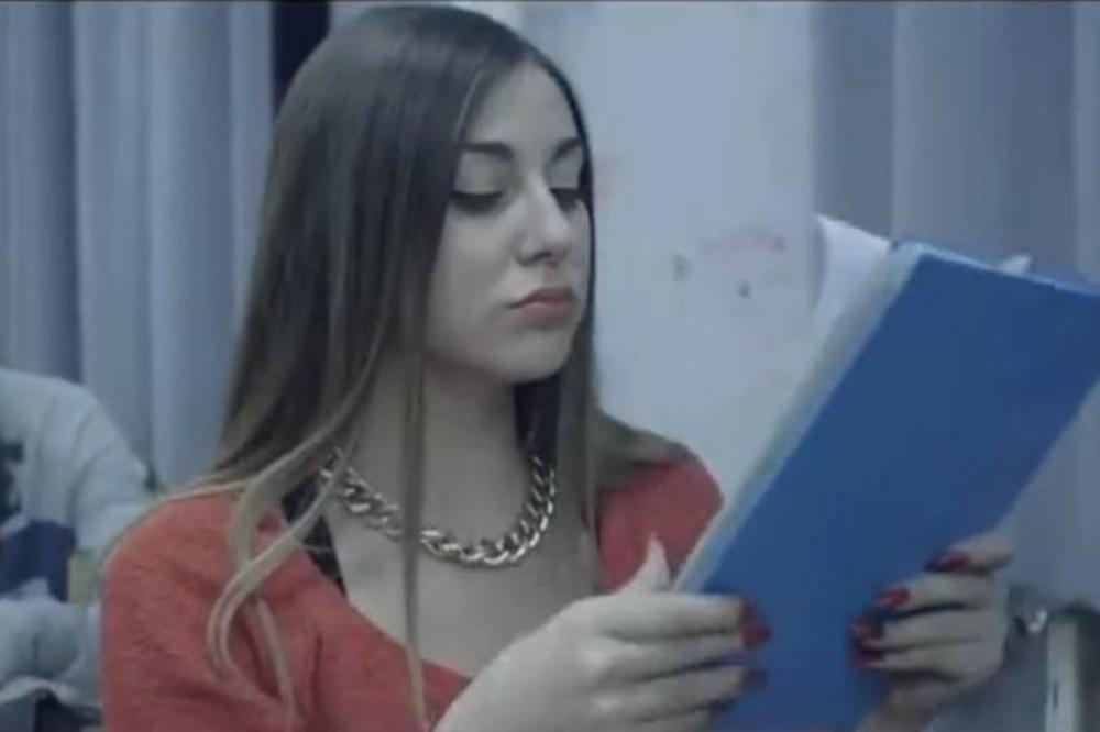 ZA NJOM JE LUDELA CELA ŠKOLA: Glumica iz filma Pored mene je toliko zgodna da nemamo reči, a njene fotke sa plaže to i dokazuju! (FOTO)