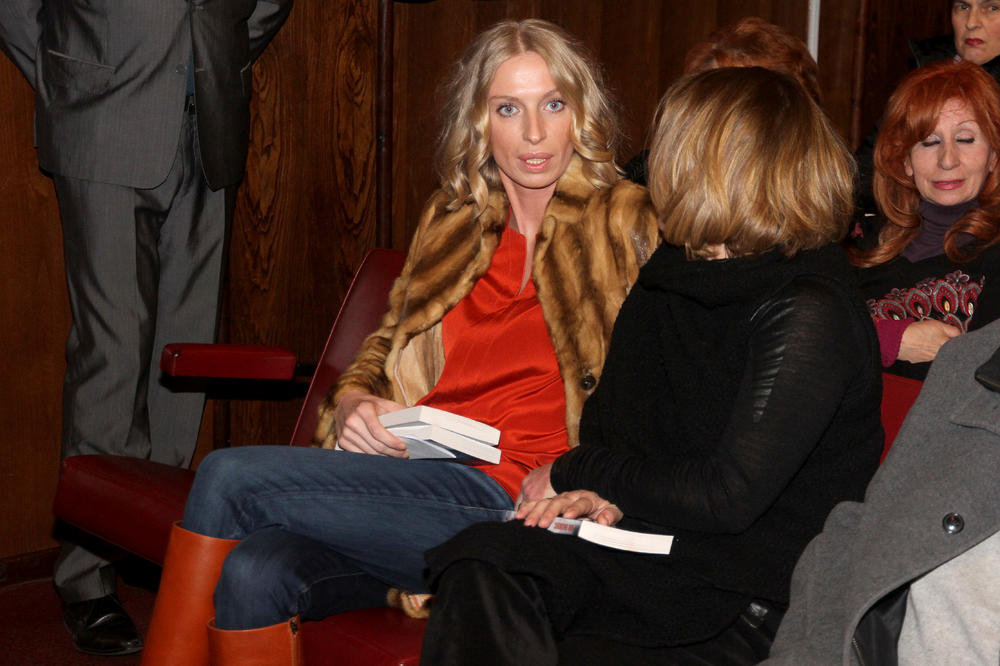 Čuvena SRPSKA GLUMICA podelila loše vesti: Cela porodica joj je ZARAŽENA koronom!