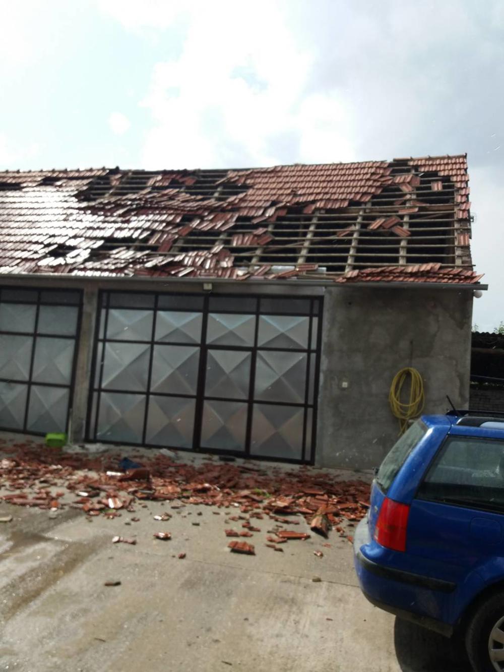 Krov je uništen potpuno  