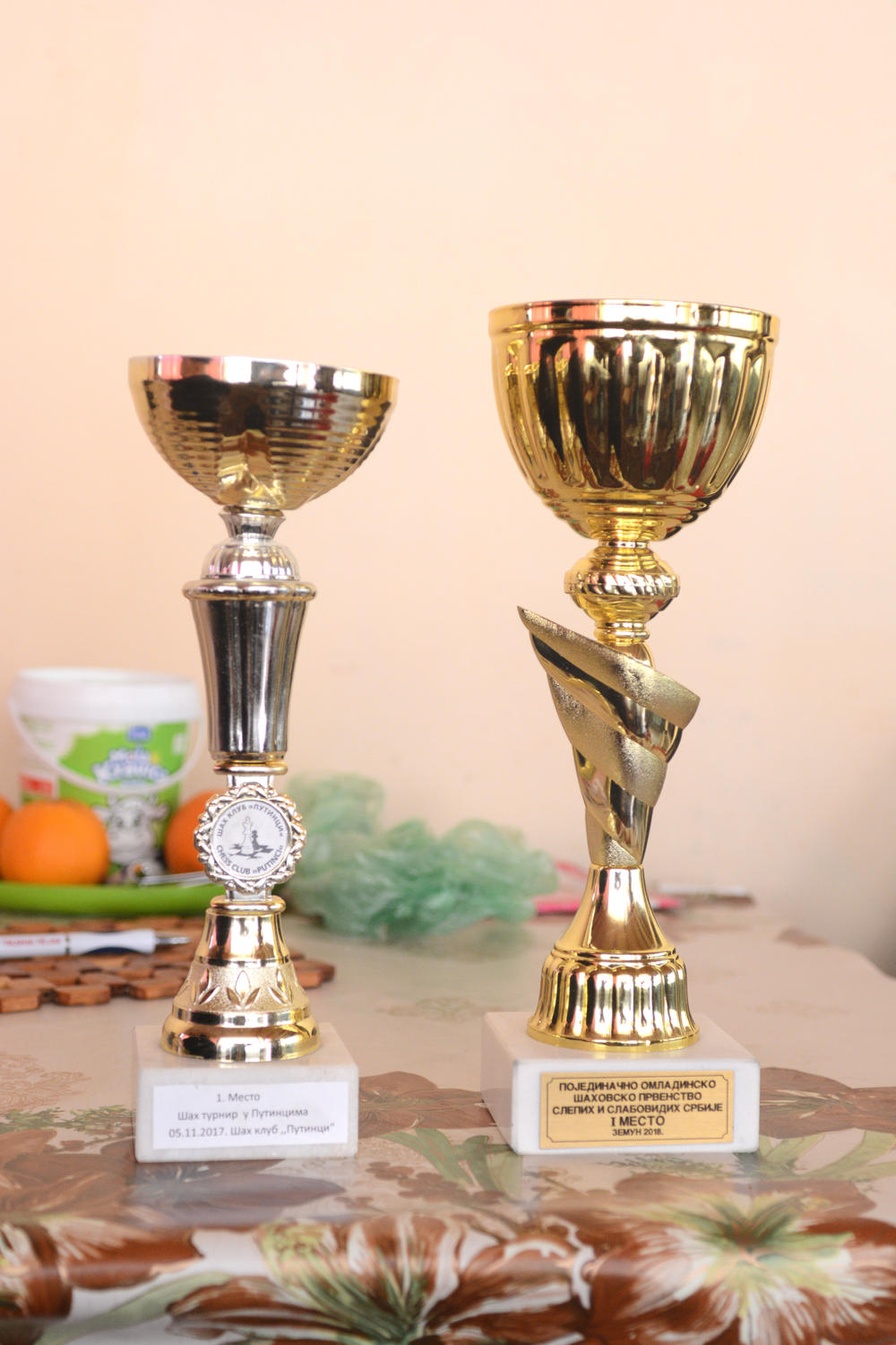 Pehari se samo nižu...  