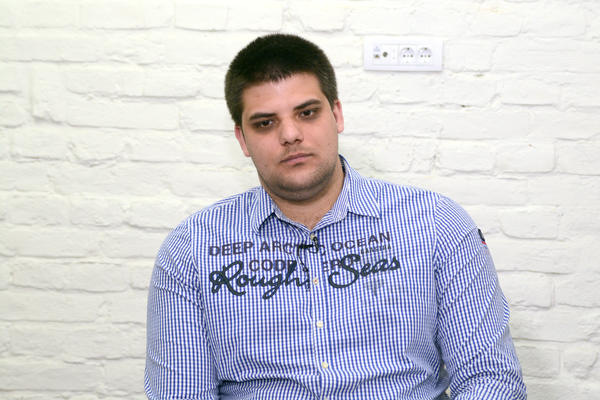 ŠEŠELJ ZBOG STOLTENBERGA TRAŽI SMENU DEKANA IZ SNS! Vojvodin sin ustao protiv šefa Filološkog fakulteta