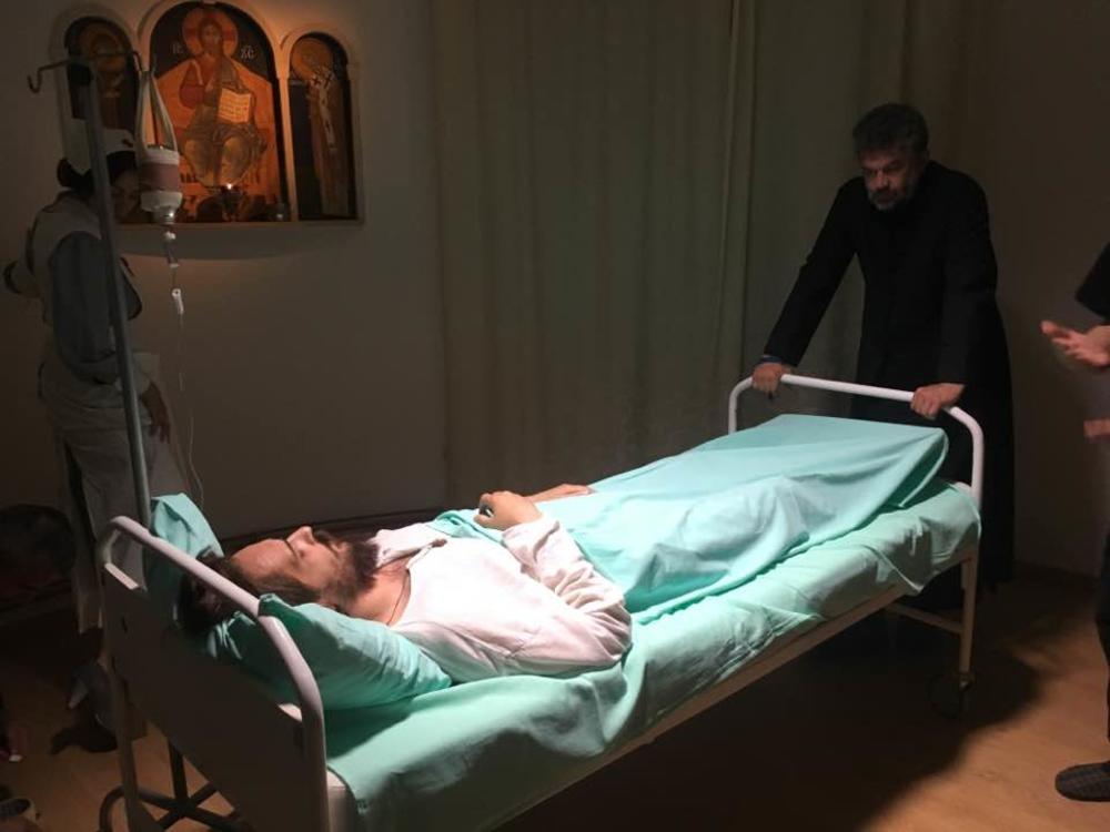 Glogovac u ulozi sveštenika 