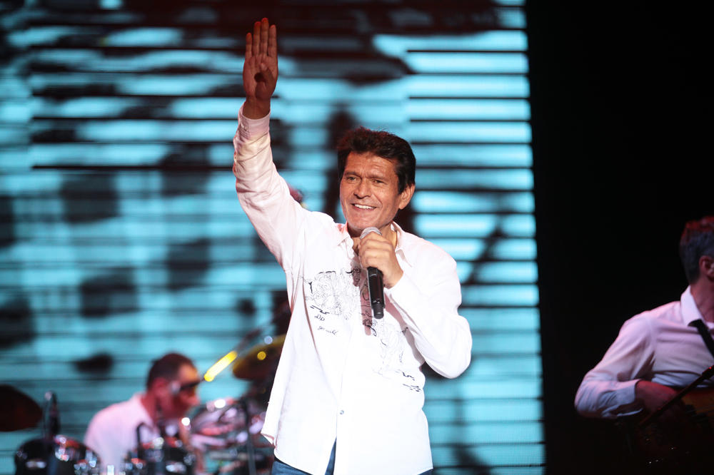 PUTUJ NA VEČNI POČINAK: Pevačica se potresnim rečima oprostila od Sinana!