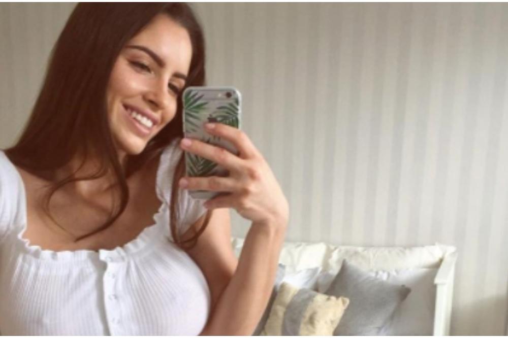 DEVOJKA OD MILION DOLARA I MILION FANOVA! Biciklistkinja zapalila društvene mreže