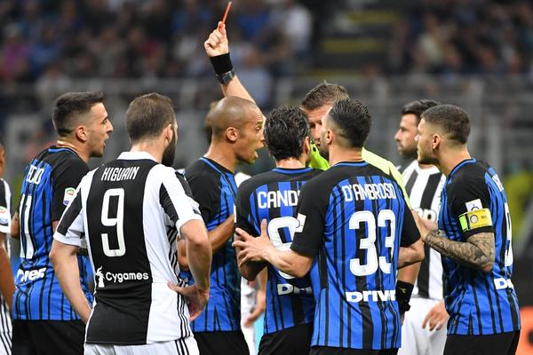 LUDNICA U MILANU, NEĆE PEHAR NIĐE! Inter umalo da POKLONI TITULU Napoliju, a onda je Juve PREOKRENUO ZA 120 SEKUNDI! (FOTO) (VIDEO)