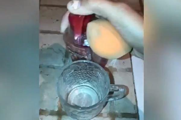 Devojka je stavila bjuti blender u mikrotalasnu na pola minuta! REZULTAT ĆE VAS NATERATI DA URADITE ISTO! (VIDEO)