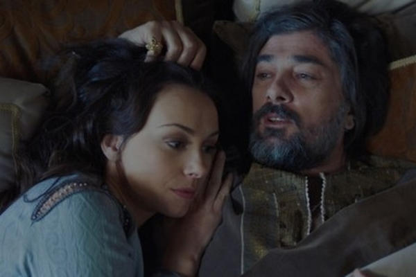 VRELA SCENA U NEMANJIĆIMA: Sloboda i Vojin u krevetu uživaju u intimnim trenucima!