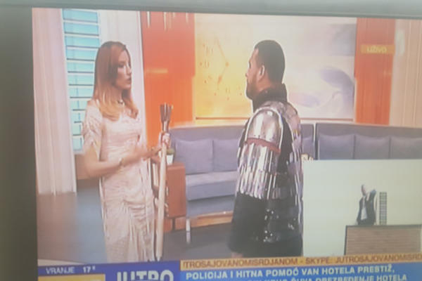 KAMERE SU BILE UPALJENE SVE VREME! Jovana Joksimović usred Jutarnjeg programa UDARILA GOSTA! (FOTO)(VIDEO)