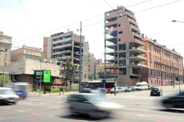 NEMI PODSETNIK AGRESIJE 19 GODINA KASNIJE: Ova zgrada postala je i ostala simbol NATO pakla