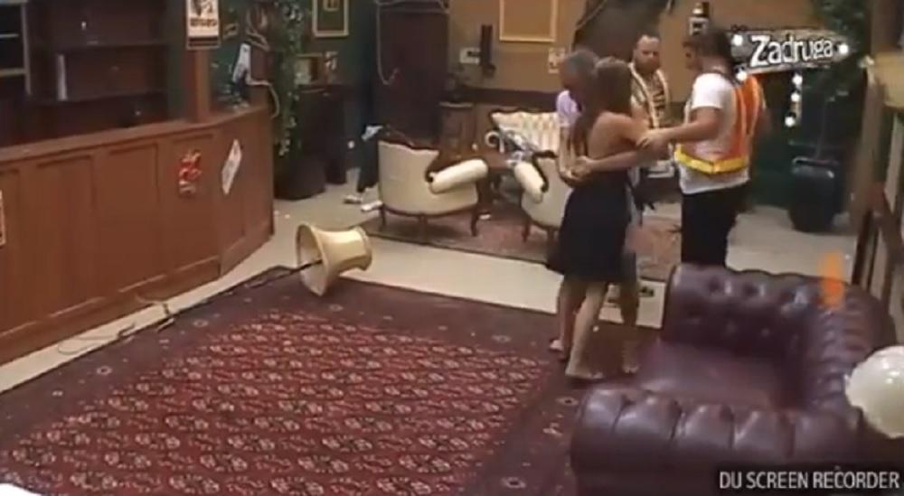 Kija je pobesnela i porazbijala stvari po kući