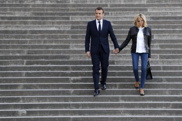 Privatna putovanja, pasta za zube, hrana za psa: Makron i njegova žena plaćaju sve troškove iz svog džepa!