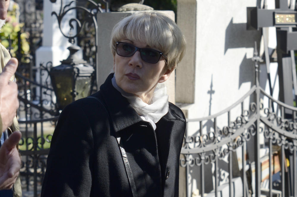 PROBALA JE SVE, A ONDA SE ODLUČILA I NA PLAZMU IZ KRVI... Lokica je godinama trpela bolove: Jedva sam izdržala na nogama 20 minuta (FOTO)