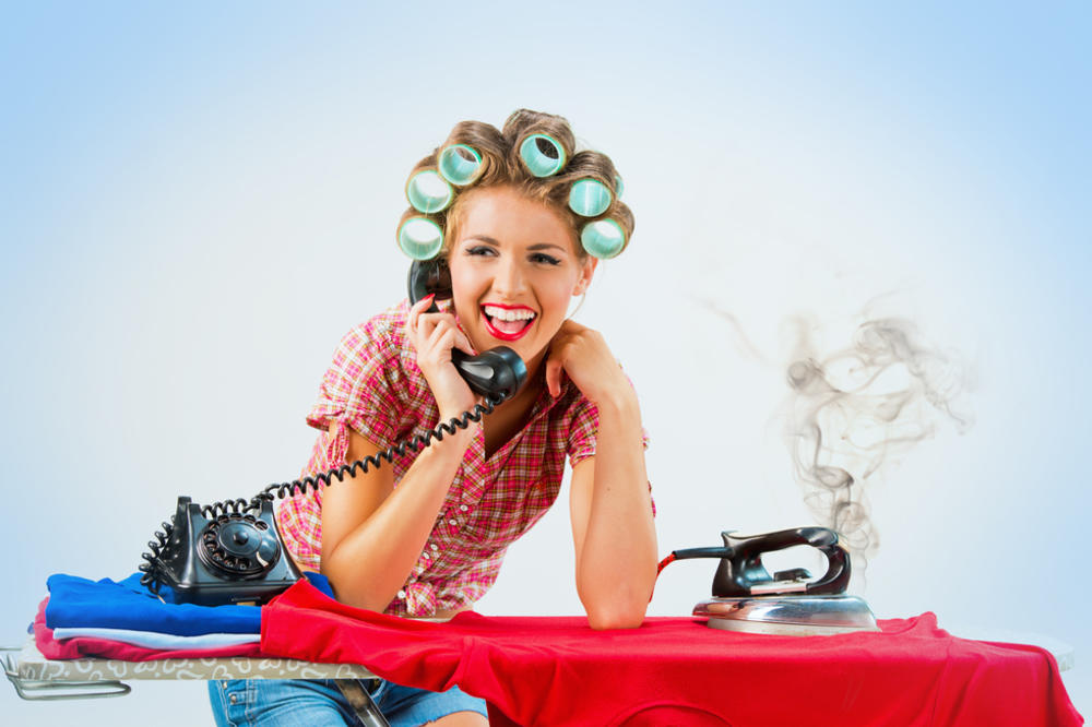 DA LI STE SVESNI KOLIKO JE VAŠA PEGLA PRLJAVA? Evo kako to da proverite, ali i kako da je očistite za 5 minuta!