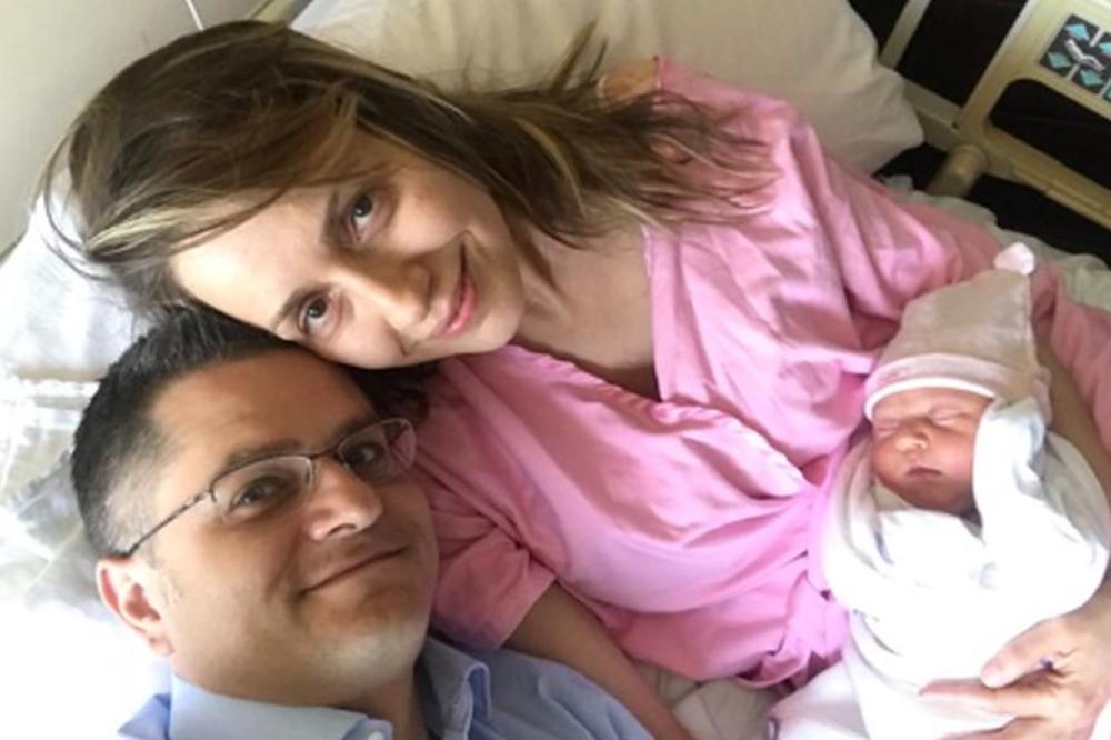 ZAŠTO SMO TOLIKO PAKOSNI? Vuk i Nataša Jeremić nakon 12 godina KONAČNO dobili dete, a MNOGI IH, verovali ili ne, NAPADAJU ZBOG TOGA!