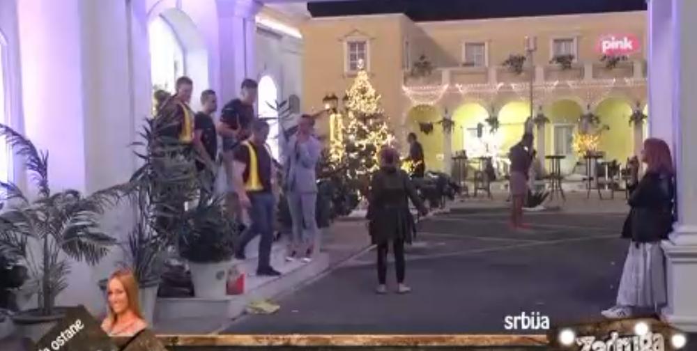 Svađa je nastala zbog toga što je Luna naručila pesmu koja Kiju asocira na pokojnog oca  