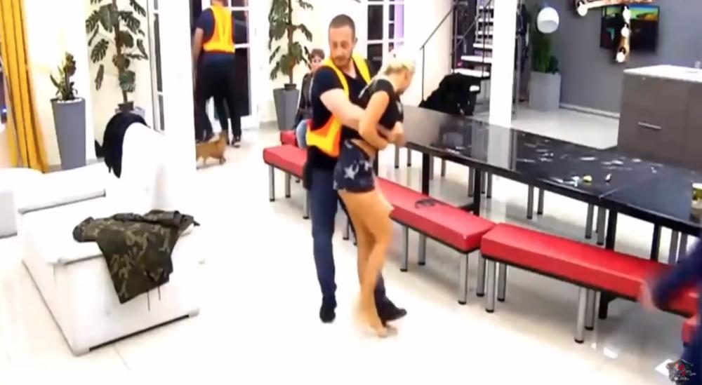 Obezbeđenje nije znalo na koju će stranu pre  