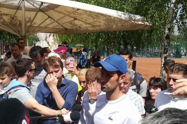 NOVAK OSMEHOM ODGOVORIO NA PRIČE O BOLESTI: Ne želim da pričam o tim temama, ljudi pogrešno prenose moje reči! (VIDEO)