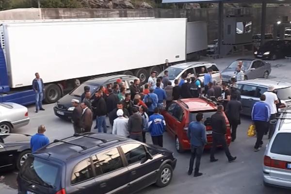 TOTALNA BLOKADA NA GRANICI SA CRNOM GOROM: Carinici zabranili prolaz radnicima iz Albanije (VIDEO)