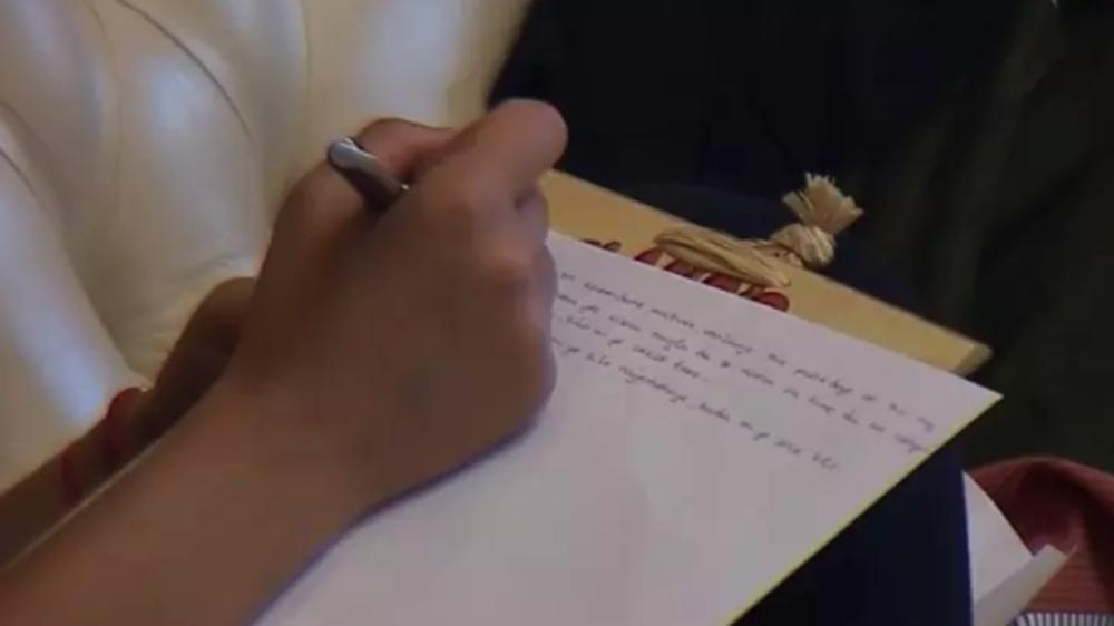 Kija je pisala govor koji će održati na sahrani svog oca 