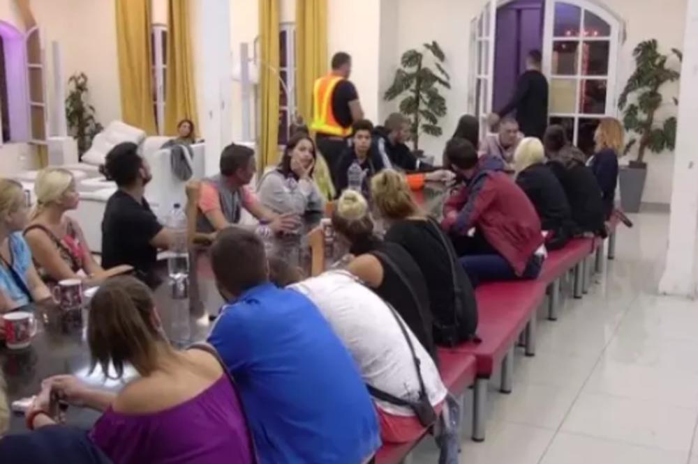 LUNA ĐOGANI JE BREND, A ON JE MUKICA I NEPOZNATI PEVAČ: Sloba saznao šta je Gagi Đogani napisao za njega, pa bacio bubicu i ostavio Lunu (VIDEO)