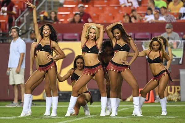 AFERA TRESE NFL: Čirlidersice morale da se skidaju gole pred sponzorima, pa ih oni birali za poslovnu pratnju!