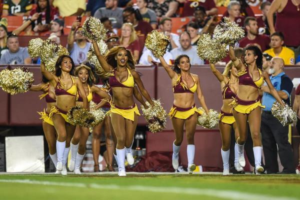 ZAPOSLENE U SLAVNOM KLUBU TVRDE DA SU ZLOSTAVLJANE: 15 žena izašlo u javnost - skandal koji je šokirao svet!