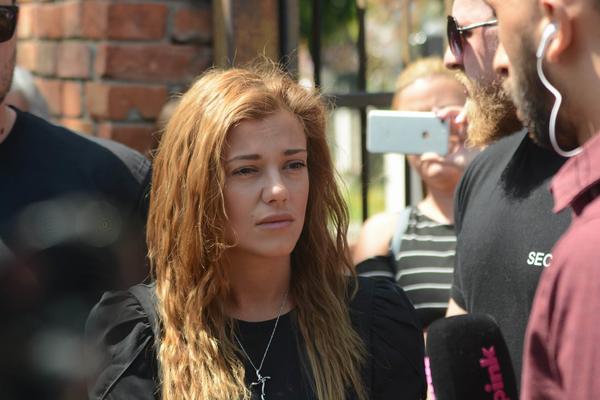 OVA KU*VA KIJA JE DOVELA ŠVALERA NA SAHRANU, A JA NE MOGU DA POLJUBIM BRATA: Slobina SESTRA POBESNELA na snajku, pa je kasnije grlila?!