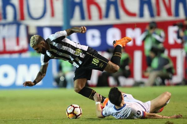 TO JE DIVLJAČKI: Namerno je povredio novog Nejmara zato što ga je ovaj ponižavao driblinzima celu utakmicu! (VIDEO)