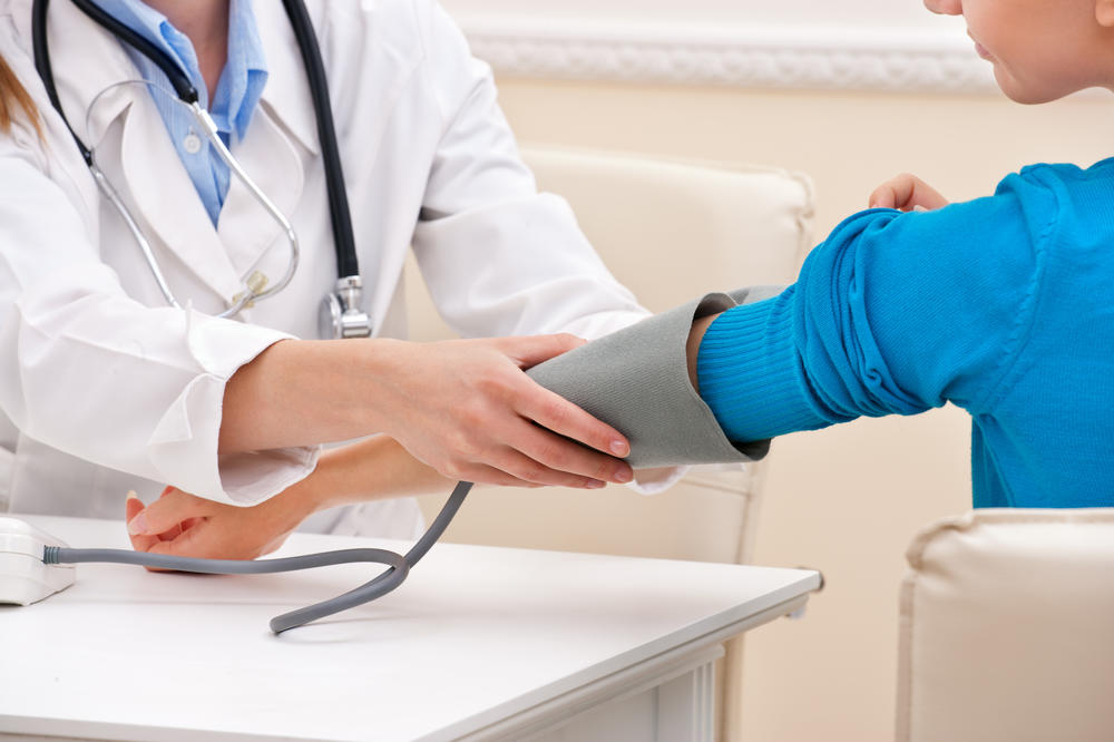 PACIJENTI ĆE I UVEČE MOĆI KOD LEKARA, MENJAJU SE PRAVILA ZA BOLOVANJE! Šta nam sve donose novine u zdravstvu?