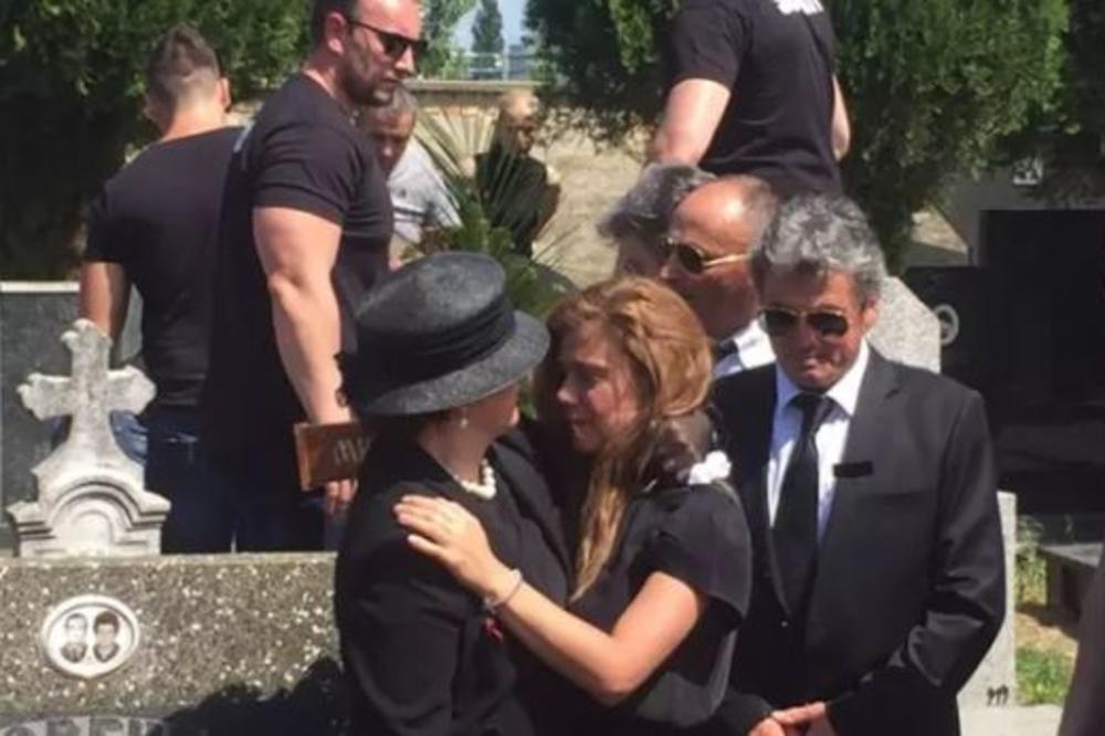 A njoj su dozvolili da zove švalera na sahranu! Slobina polusestra BRUTALNO izvređala Kiju!
