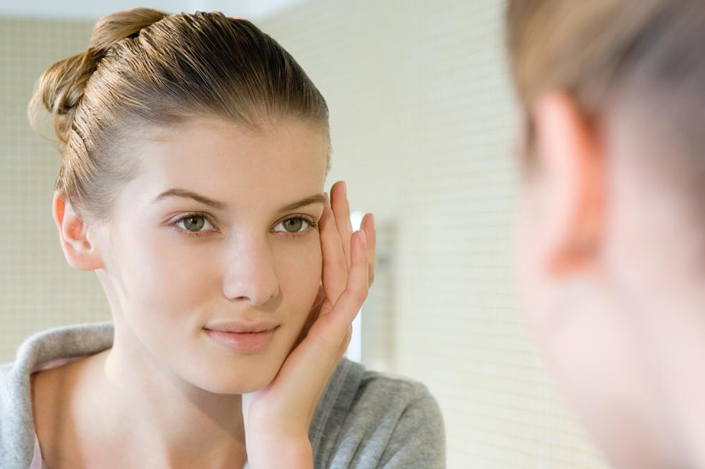 Svrbi vas koža ili imate lišajeve? Ovo su znakovi da koristite POGREŠNU KREMU ZA LICE!