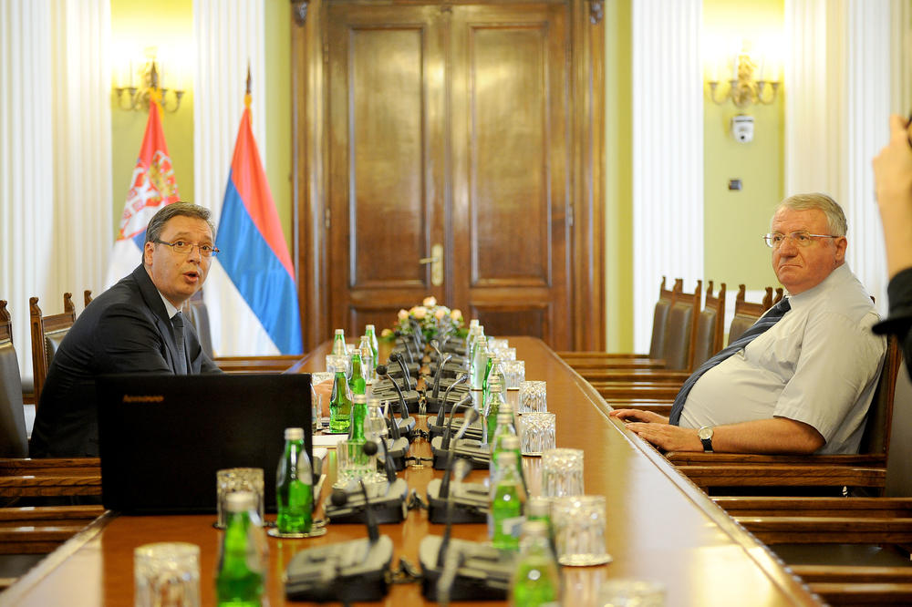 ŠEŠELJ ZA ESPRESO: Vučić nije nadležni organ da zabrani skup u Hrtkovcima! S policijom se nećemo tući, ako krenu na nas, mi ćemo sesti, pa neka nas tuku!