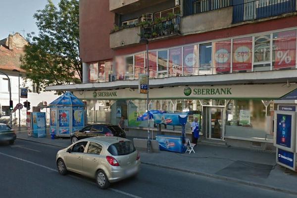 MISTERIOZNI RAZBOJNIK S KAČKETOM OPLJAČKAO BANKU U BEOGRADU! Oteo MILION dinara i oko 8.000 evra!