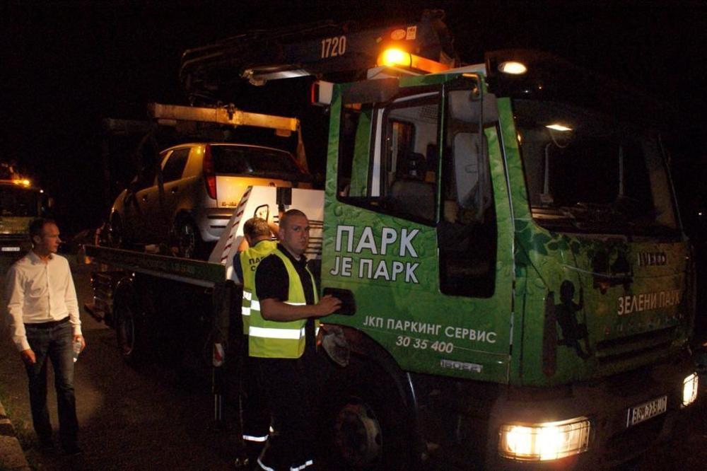 NEMA VIŠE BAHATOG PARKIRANJA NA UŠĆU: Za noć dignuto preko 100 nepropisno parkiranih kola!