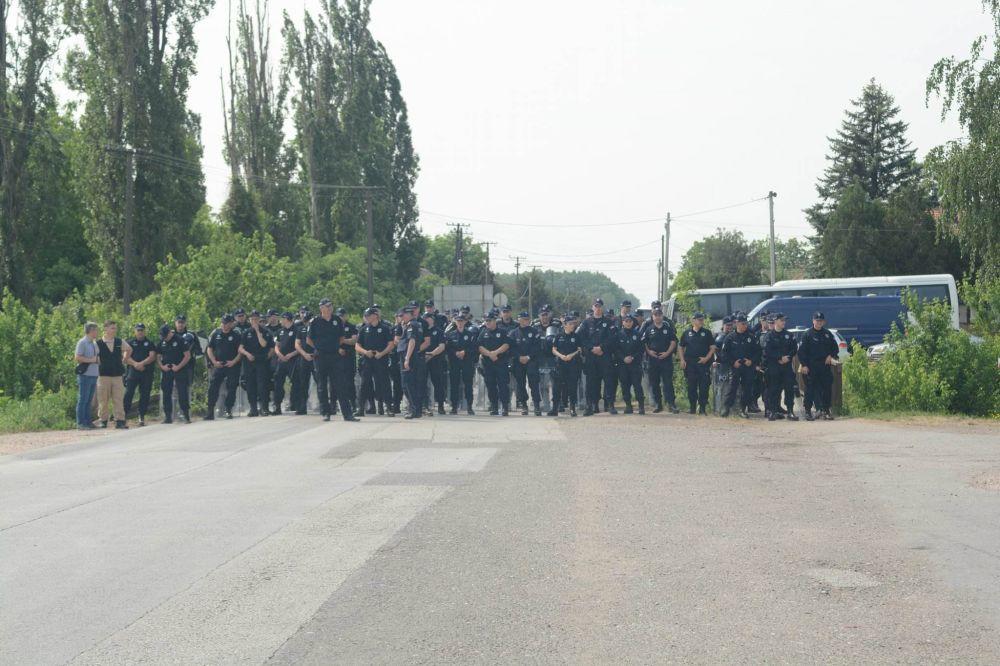 U HRTKOVCIMA SU MLATILI PRAZNU SLAMU, KORDON POLICIJE JE BLOKIRAO POLA SREMA, a evo koliko nas je to koštalo! (FOTO)