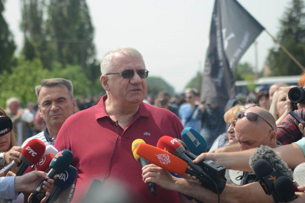 ŠEŠELJ PORUČIO IZ JARKA: Ovo je blamaža vlasti! Ordinarne su laži da smo 1992. zastrašivali i terali ljude odavde! (VIDEO)