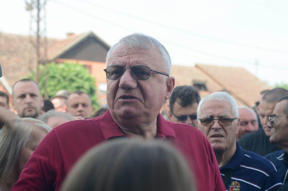 ŠEŠELJ OPET POZIVA NA RAT I PRAVI CIRKUS: Da se sjurimo s vojskom i policijom i oteramo sve Šiptare