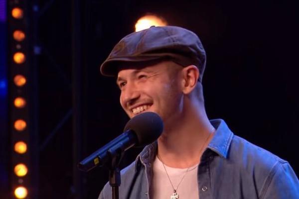 SRBIN JE NOVA SVETSKA POP ZVEZDA! Žene su plakale, Sajmon Kauel u čudu, žiri ustao i aplaudirao u britanskom Talentu! (VIDEO)