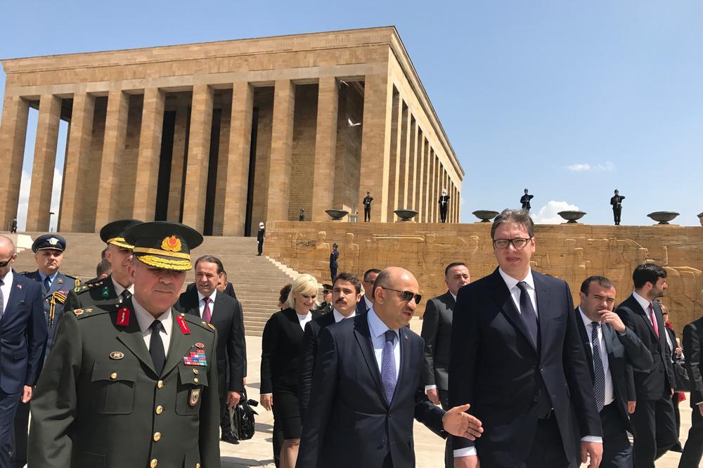 VUČIĆ ODAO POČAST PRVOM TURSKOM PREDSEDNIKU ATATURKU: Na mestu gde se sećamo prošlosti, želimo najbolje odnose ubuduće