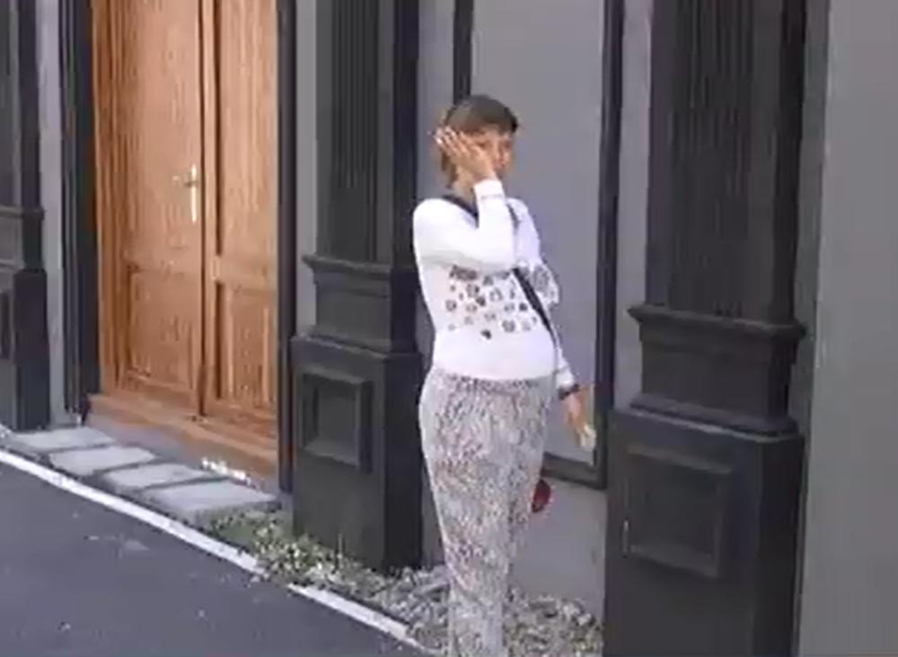 Razlog zbog kog se rasplakala je taj što nema novca za cigarete  