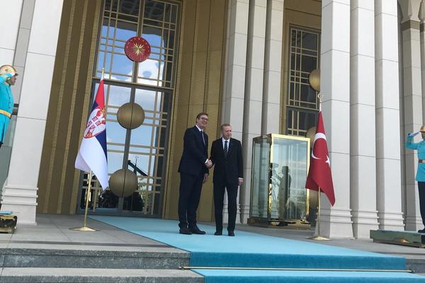 VUČIĆ KAO PUTIN I TITO! Ovim rečima se predsednik Srbije obratio turskim vojnicima! (VIDEO)