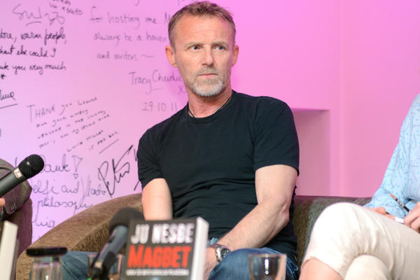 Došao sam u Srbiju posle 40 godina, a kad sam video kako izgleda Železnička stanica nisam mogao da verujem! NAJSLAVNIJI SVETSKI PISAC PRIČA ZA ESPRESO